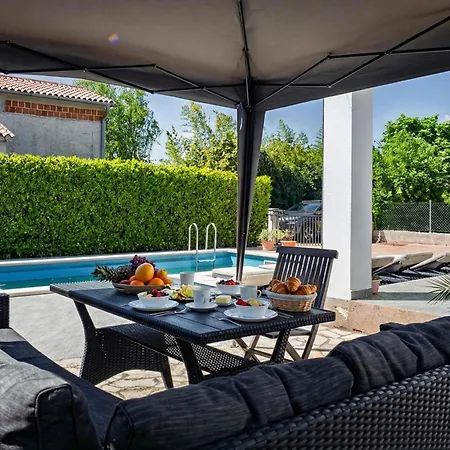شقة Pool House Kristina - Happy لابين