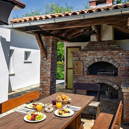 Pool House Kristina - Happy * لابين